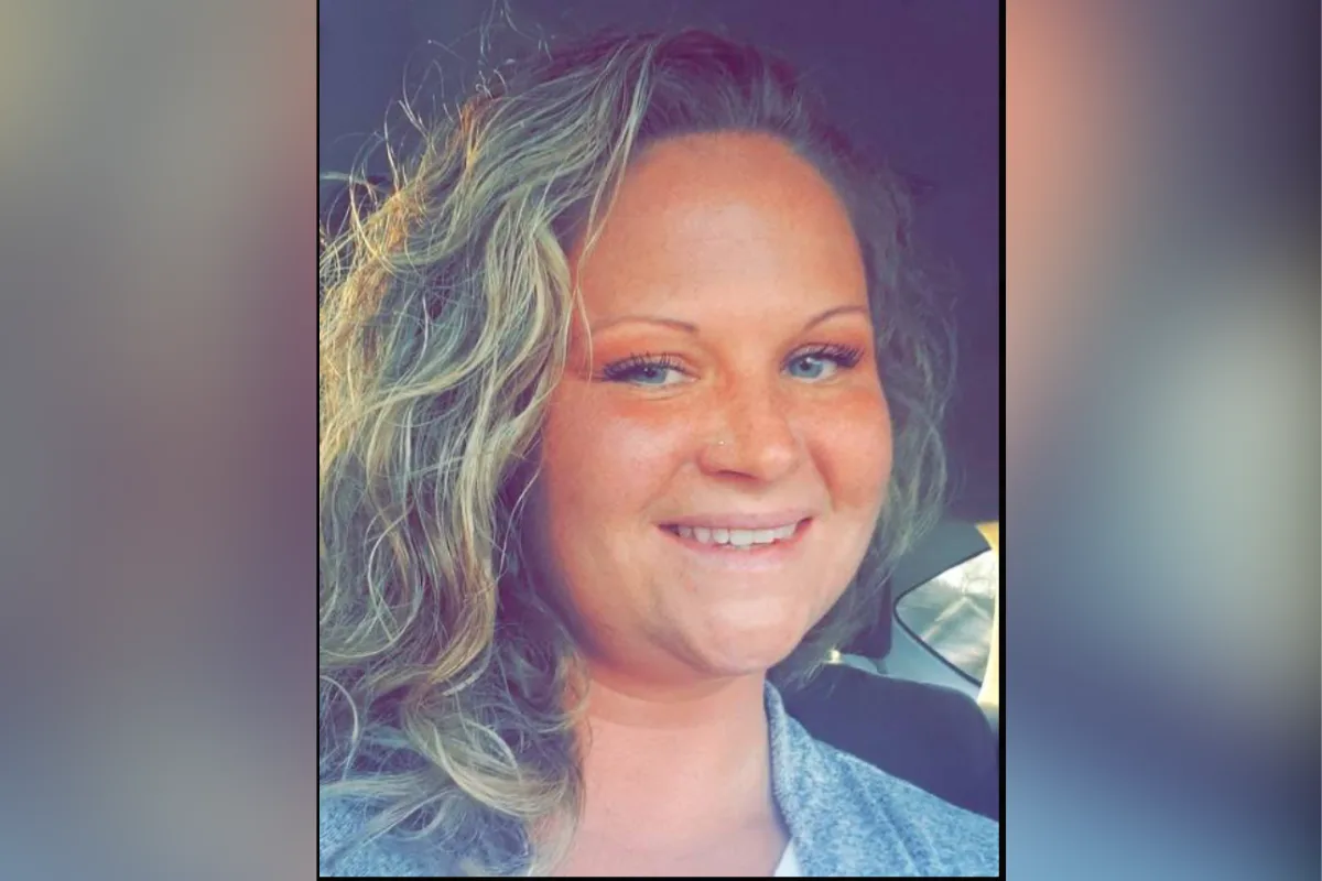 Jessica Lockwood smiling, young white woman with wavy ash blonde hair